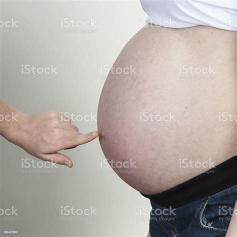 Pregnant Belly Button Laugh , Extremely Pregnant Belly GIFs – APCHKQ