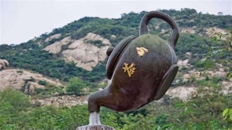 悬空流水天壶雕塑 玻璃钢大茶壶 景区茶城茶文化倒水壶摆件-阿里巴巴