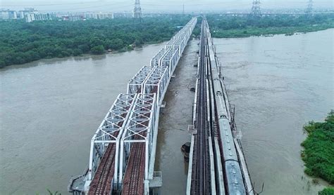 Traffic Disruptions in Delhi Due to Rising Yamuna River Levels
