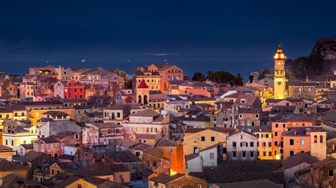 Bing image: Um labirinto de pedra e luz - Bing Wallpaper Gallery
