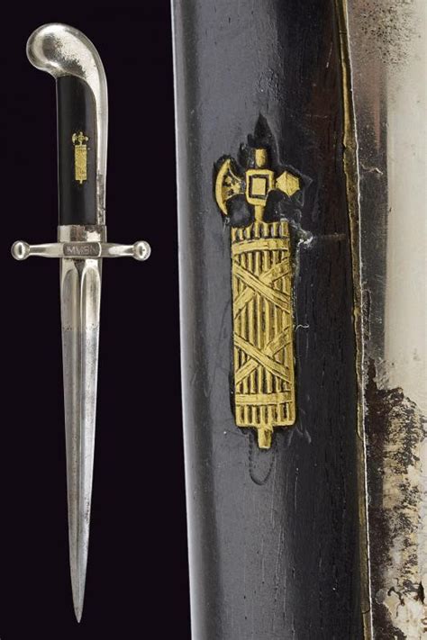 A 1923 model dagger for MVSN officers and "Moschettieri del Duce ...