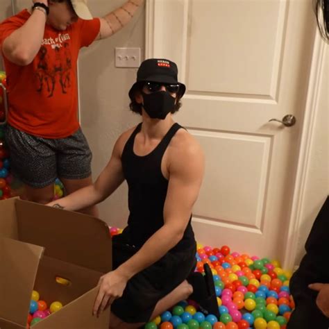 Isaacwhy (I’m so sorry for posting these late😭) | Pretty boy swag, Best youtubers, Why i love him