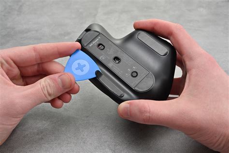 Logitech Mouse Disassembly 的图像结果