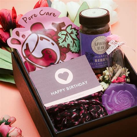Buy Customised Gift Boxes Online From Confetti | LBB