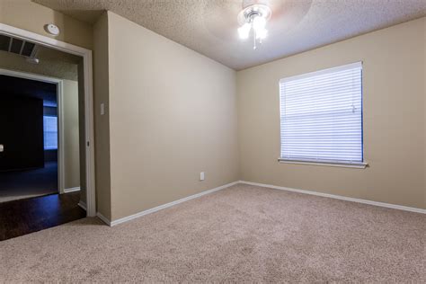 View Photos | Centre Oaks Apartments