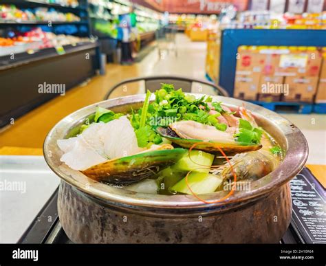 Seafood hot hi-res stock photography and images - Alamy