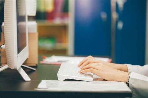 Offiice Hands Computer 的图像结果