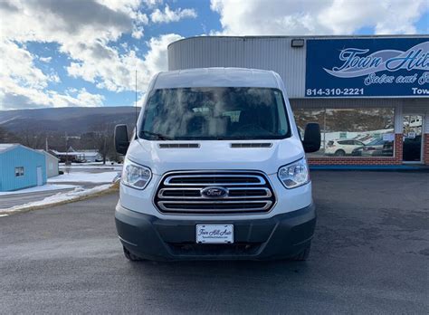 Rent 12 to 15 Passenger Van 的图像结果