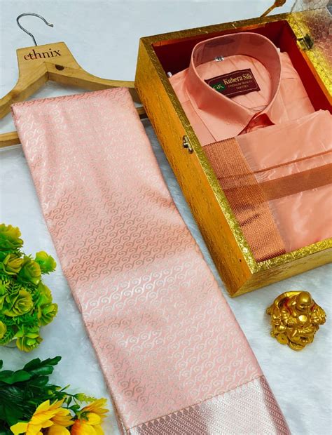 Combos – Oru Pennin Kanavu