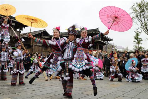 お正月少数民族、踊り歌う伝統芸能―広西柳州市