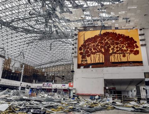 Cyclone Hudhud damages railway tracks in Andhra Pradesh - India Today