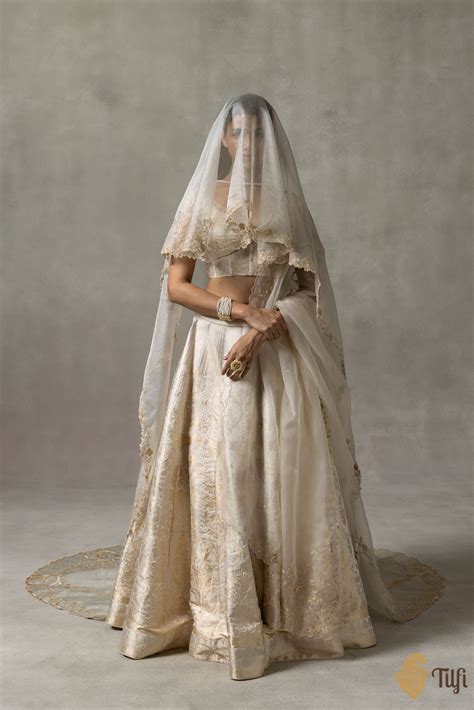 Hand-embroidered Tissue Veil - Tilfi