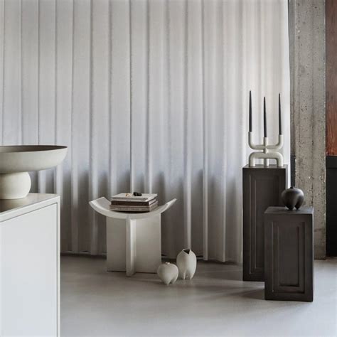 Sumo Vase Slim Petit Bone White by 101 Copenhagen | Spacio