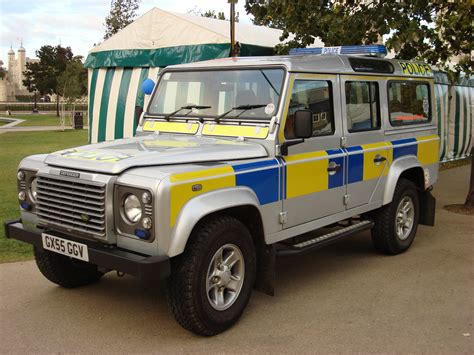 File:Land Rover Defender Sussex Police.jpg