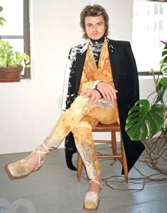 Joe Keery Height, Age, Birthday, Girlfriend, Biography & Net Worth ...