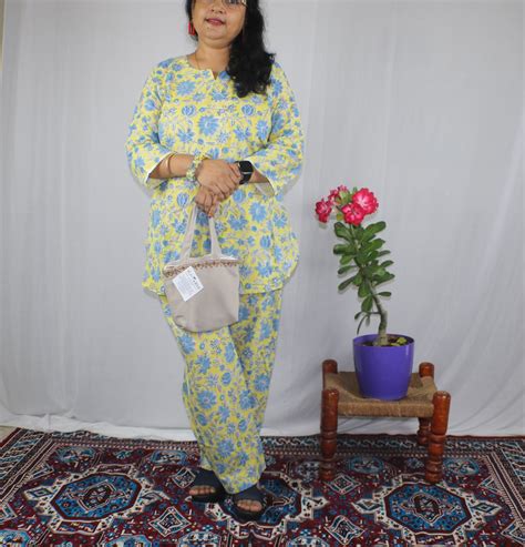 Clothing:Authentic Indian Kurtis for Women and Girls– Thalir-LEED®