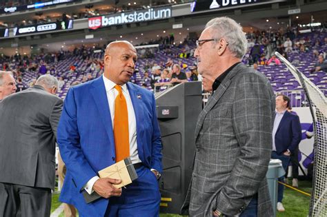 Kevin Warren honored at NFL Combine with Buddy Teevens Forward Progress Award