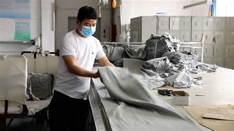 服装工程系举行服装裁剪工技能考核-纺织工程系