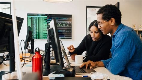 What Is a Business Intelligence Analyst? Making Data-Driven Business Decisions | Coursera