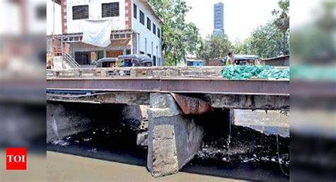 Mumbai: 1 more bridge makes it to 'dangerous' structures list | Mumbai ...