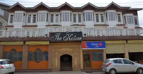 ‘We Are With You’: Srinagar hotel offers free stay & food for stranded ...