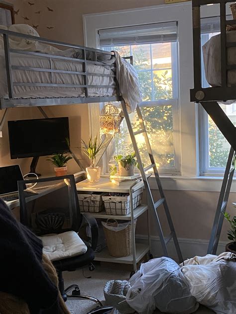 Dorm Room Inspiration: Bedroom with Bunk Beds