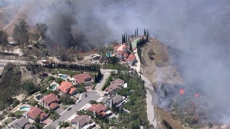 Firefighters Battle 2 Blazes in San Fernando Valley; 40-Acre Fire ...