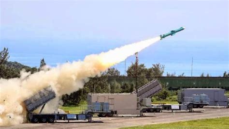 台媒称增程型“雄风-2E”导弹已列装台军 射程上千公里_凤凰网视频_凤凰网