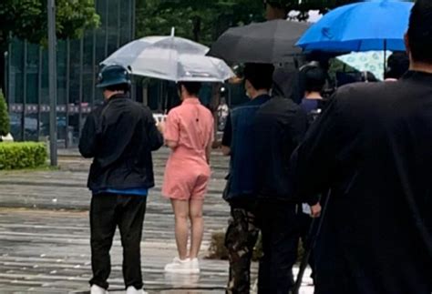 奥运冠军杨倩被曝大尺度性感照片，疑为进军娱乐圈热身 - 知乎