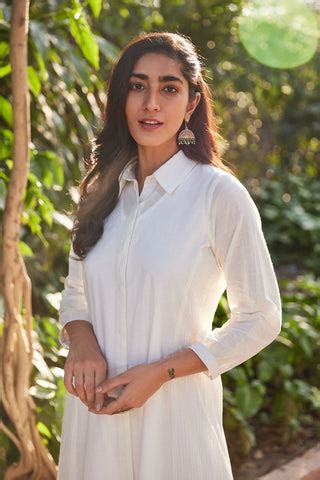 B-Town Inspired Ethnic Outfit To Try This Festive Season – Vishnu