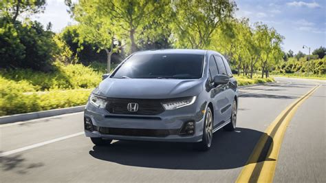 Honda Odyssey Vs. Toyota Sienna: Top Trims Compared