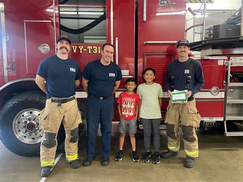 Cox Elementary School FVSD | Ms. Elliott’s class made holiday cards for the community heroes in ...
