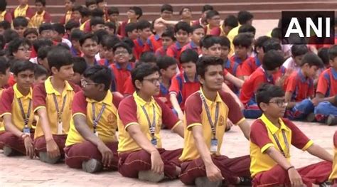 Gujarat: Students in Surat form human chain as part of 'Meri Maati ...