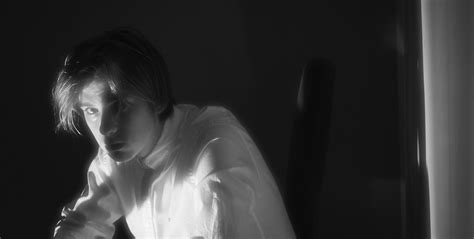 People Behind Photo 的图像结果