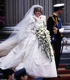 Princess Diana Wedding Dress by Princess Diana S Wedding Dress By Elizabeth Emanuel Princess Diana Wedding Dress