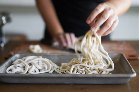Yaki Udon (Easy Stir Fried Udon Noodles) - Hungry Huy