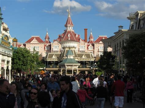 Things to Do in Disneyland Paris in 2 Days - Hellotickets