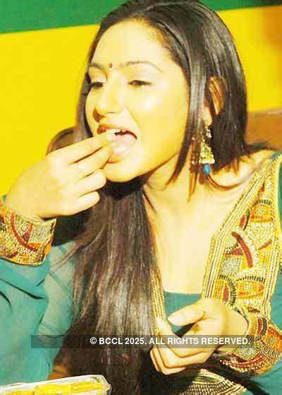 Puneeth Raj Kumar and Ragini Dwivedi at the launch of 'Nandini' milk ...