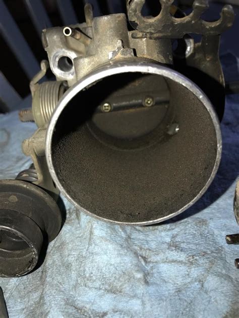 How to Remove Throttle Body It 2004 Deville 的图像结果