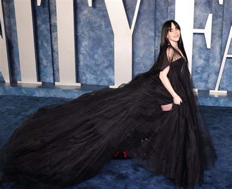 Billie Eilish Owns the Red Carpet in Dramatic Gothic Dress & Platforms ...