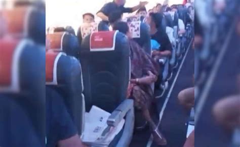 "AC Chala De": Chaos On SpiceJet Plane, 2 Fliers Tried To Enter Cockpit