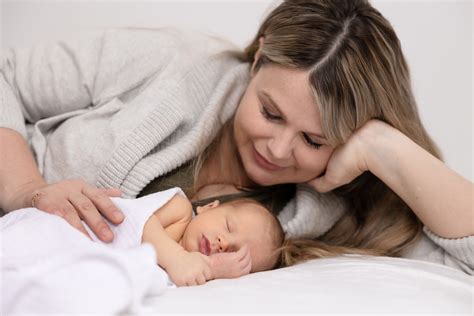 what's the best age for newborn portraits — Lea Murphy Photography