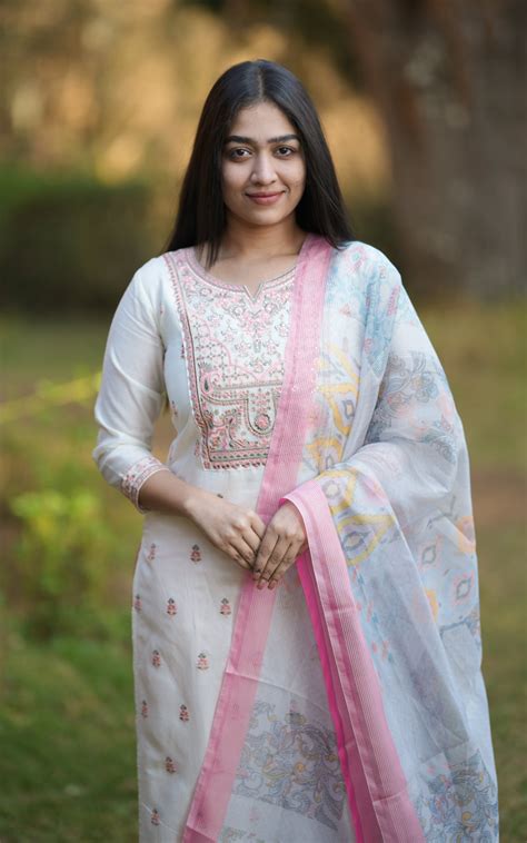 Elegant White Kurti Set with Dupatta &Trendy Kurti Set for Women