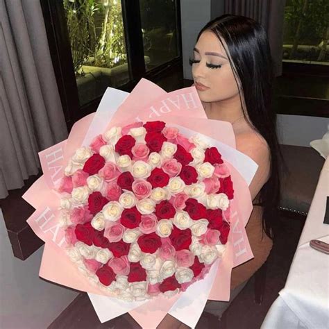 046A - Luxurious Beautiful Bouquet of 100 Red Pink & White Roses - Love ...
