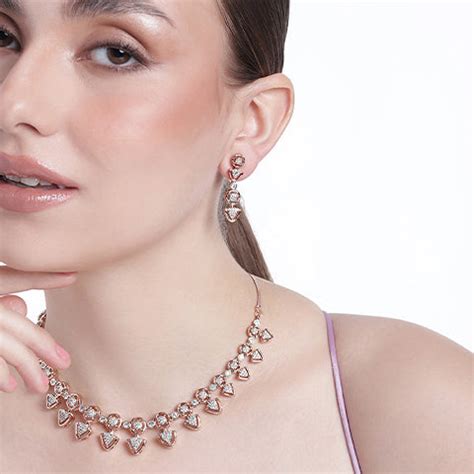 From Subtle to Stunning: Estele's Necklace Sets for Every Shade of Sop