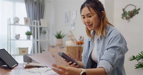 Encouraging business-to-business ACH transfers