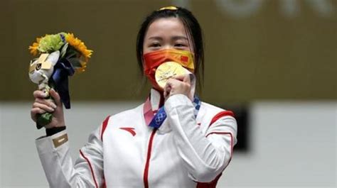 一个21岁的奥运冠军，被骂“滚出中国”？_东方体育