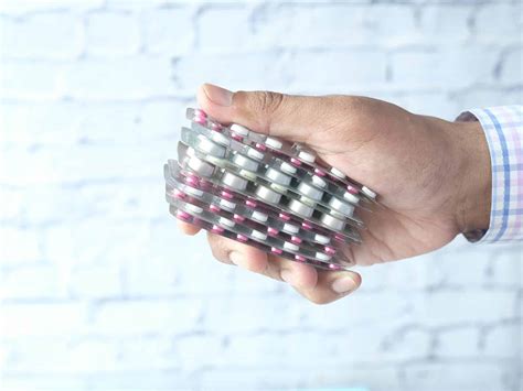 Can I Take Ibuprofen with Meloxicam? NSAID Interactions and Risks