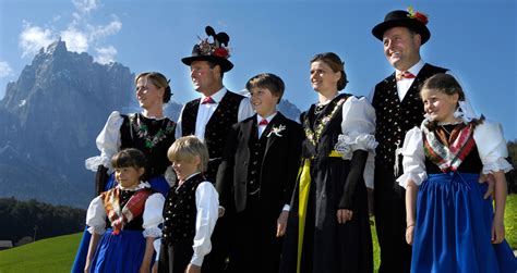 Euregio Tirolo: Una serata dedicata ai costumi tradizionali - UnserTirol24