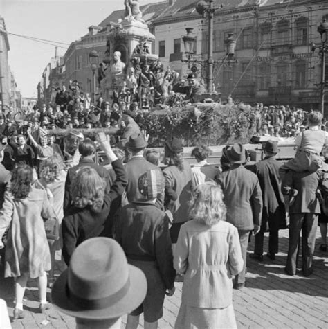 Fascinating Pictures: How Allied Troops Were Welcomed as They Liberated ...